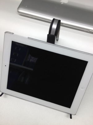 iPadの折りたたみスタンド